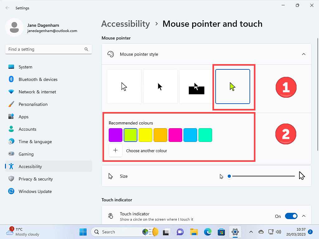 Custom colour option indicated in Windows 11.
