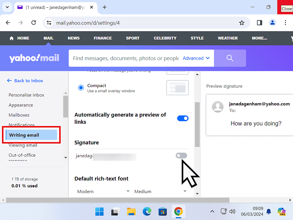Enable Signature option highlighted in Yahoo Mail settings.