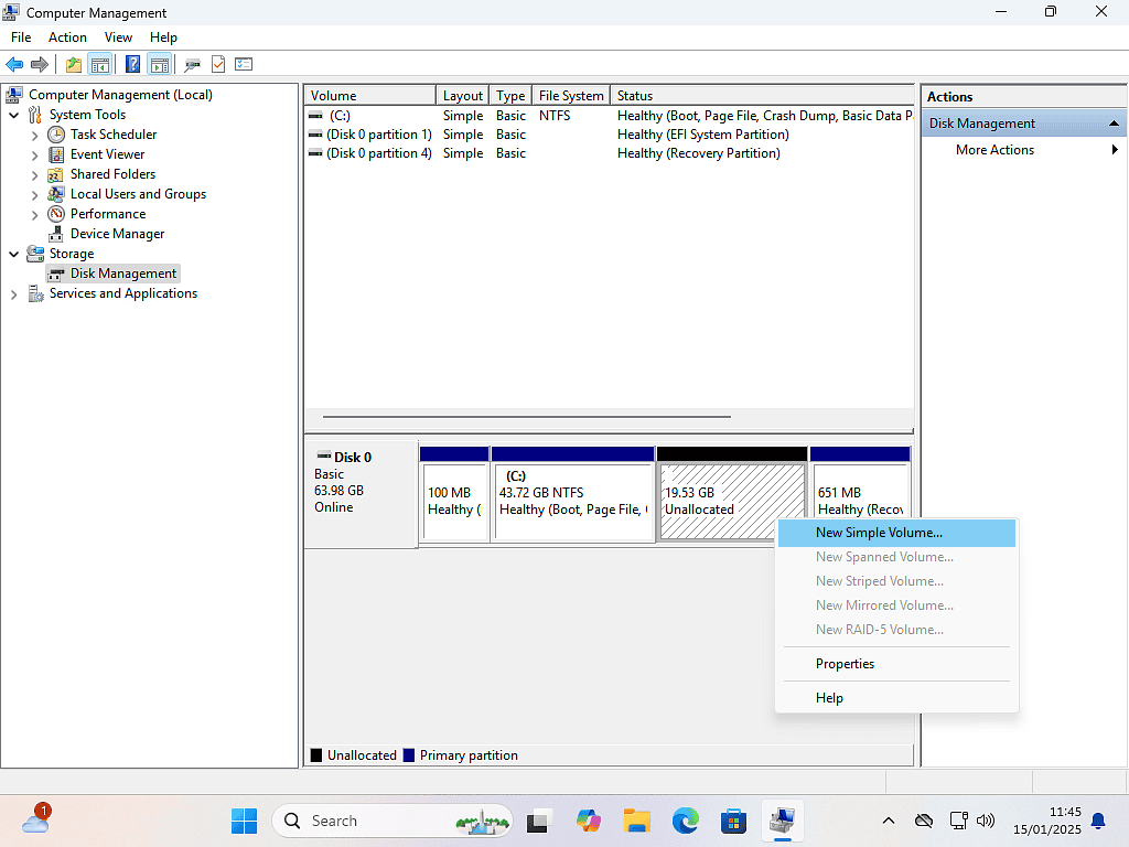 Creating a new simple volume in Windows.