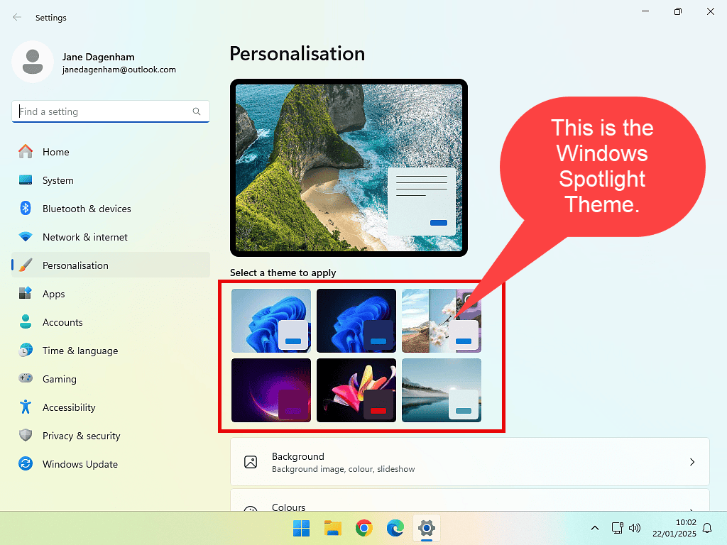 Windows Spotlight theme highlighted in Personalisation options.